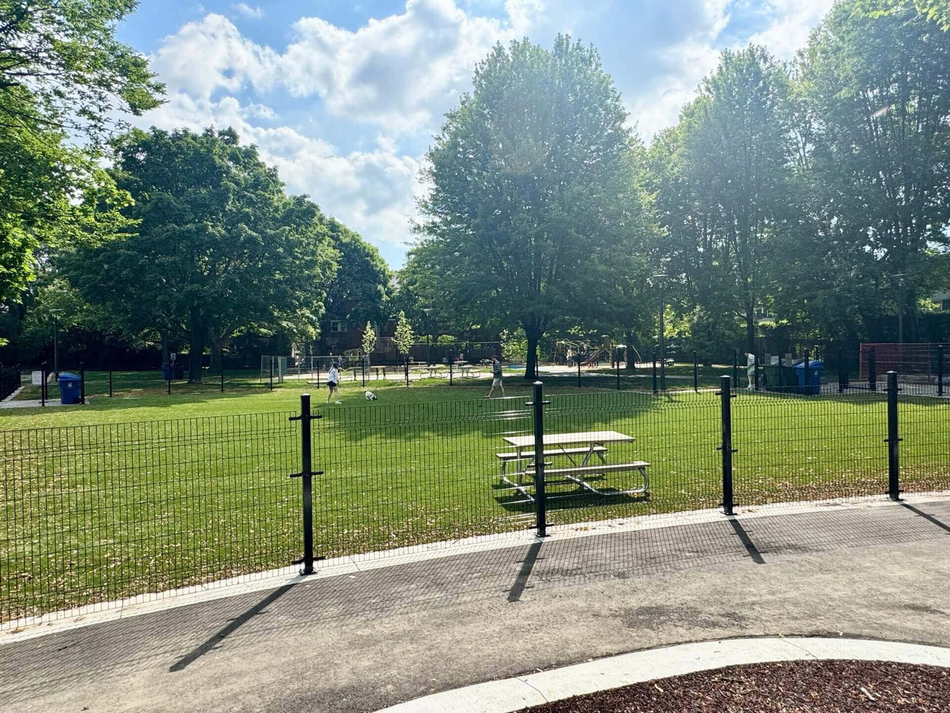 Shuter-Sumach Parkette Off-Lease Dog Area